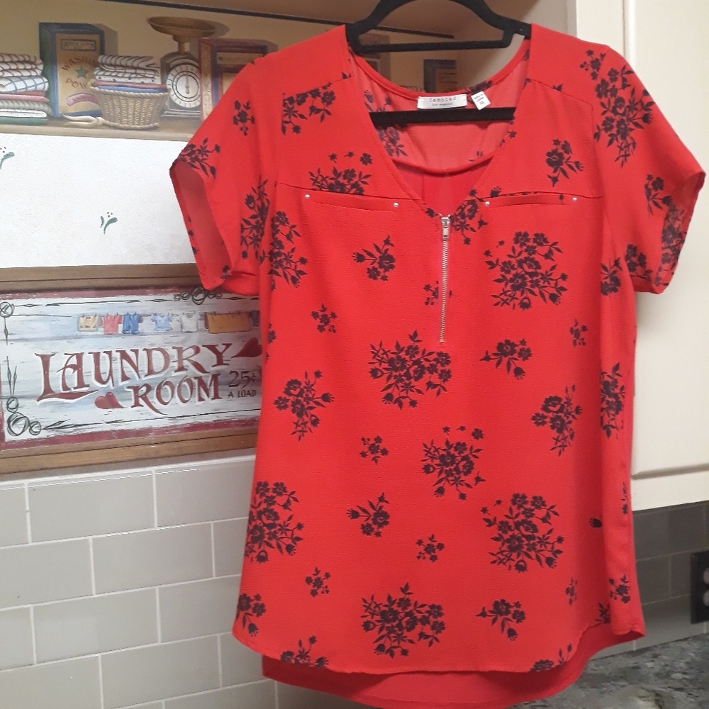 TEMPTED | Shortsleeve Floral Blouse (XL)